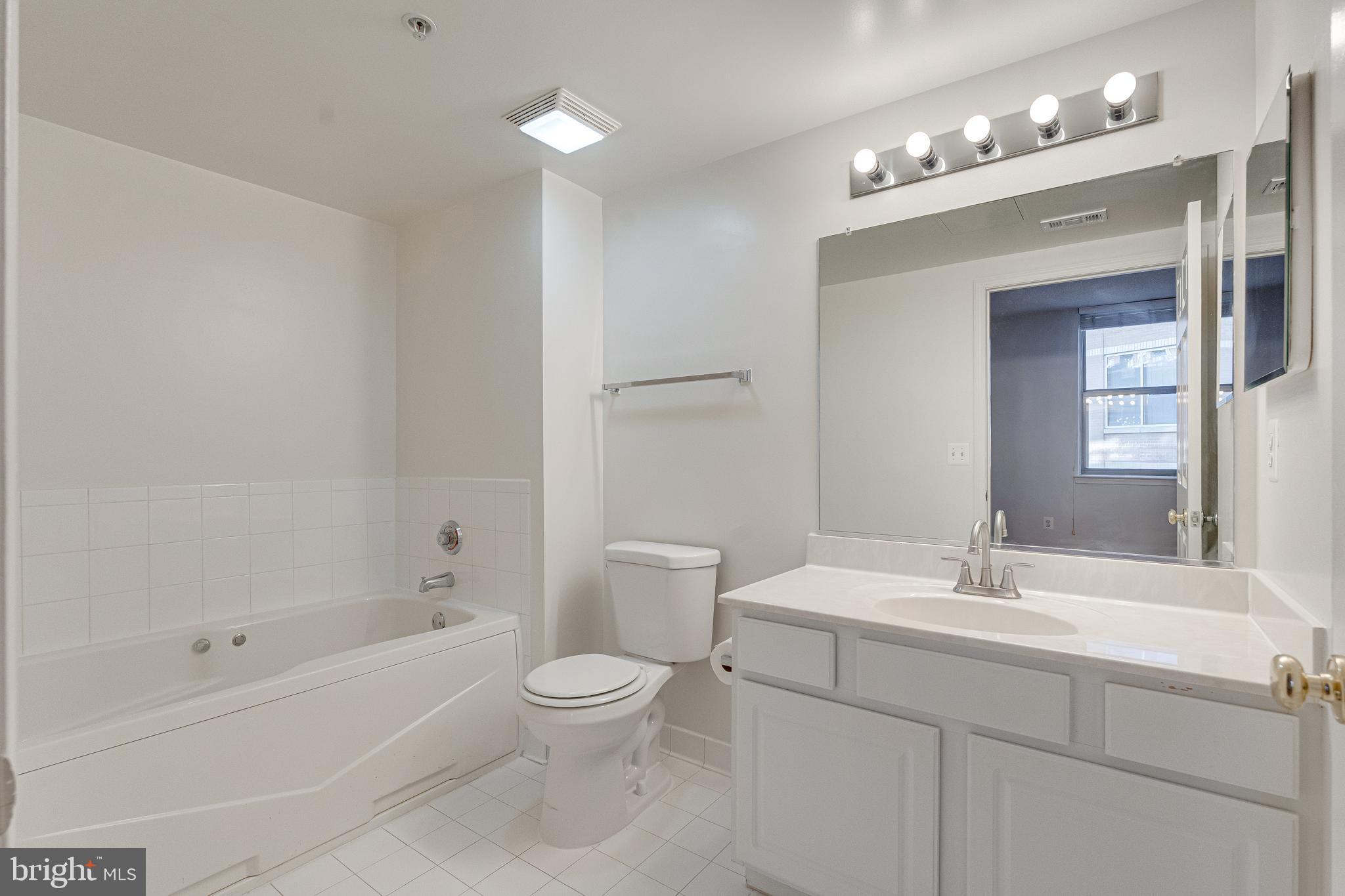 LEXINGTON SQUARE - Residential