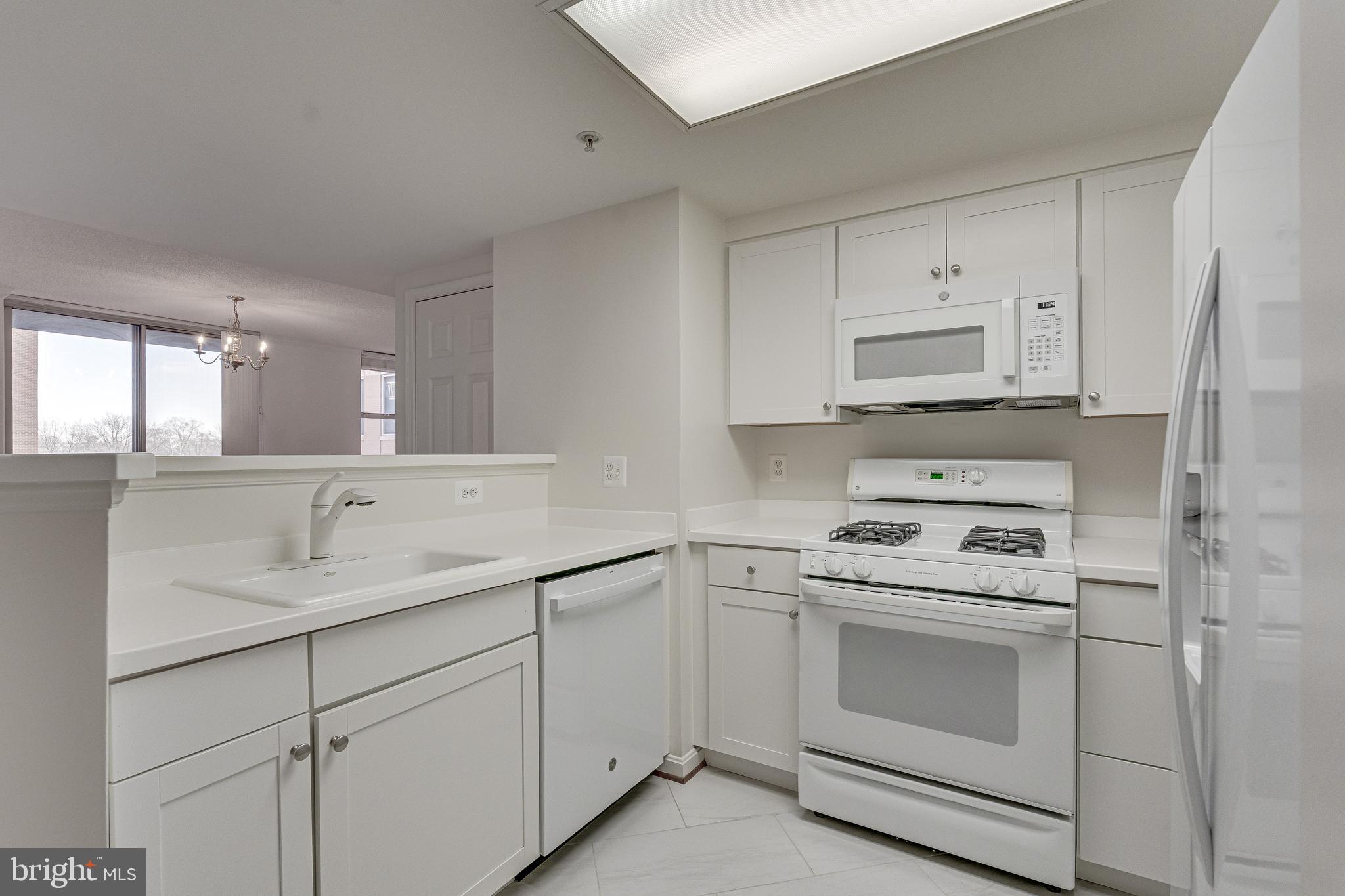 LEXINGTON SQUARE - Residential