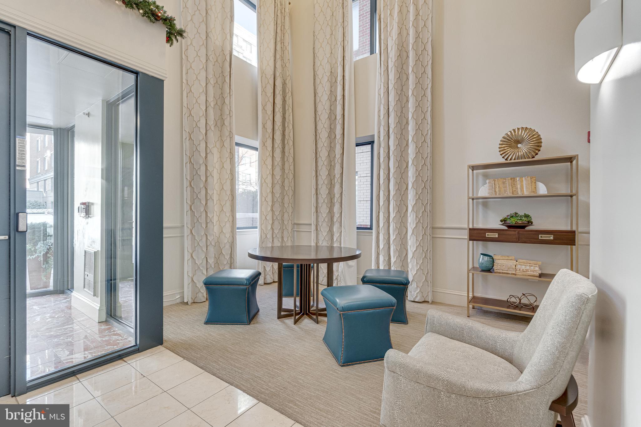 LEXINGTON SQUARE - Residential