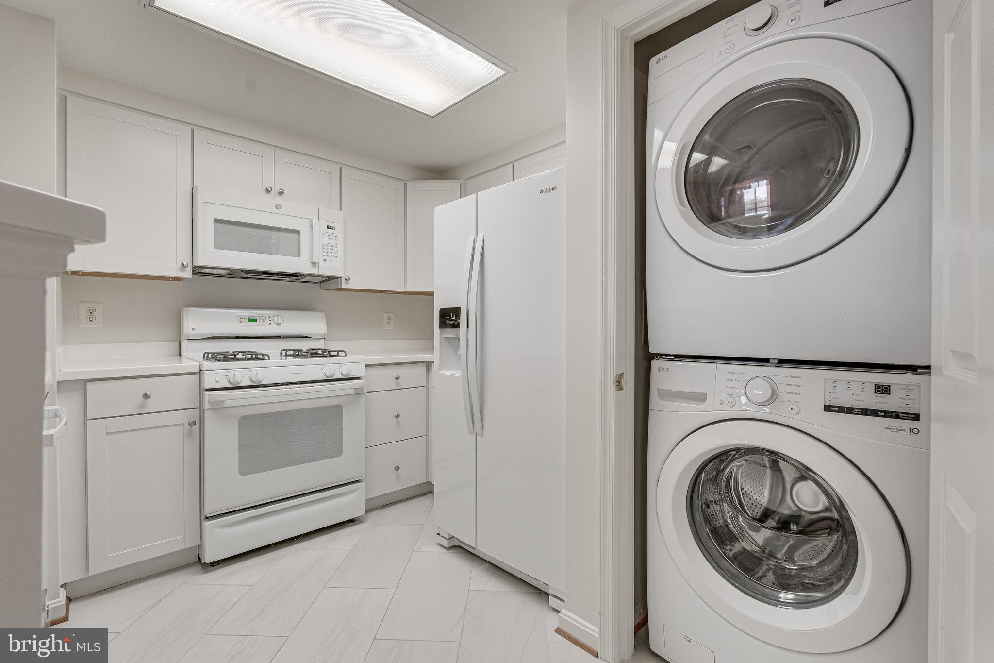 LEXINGTON SQUARE - Residential