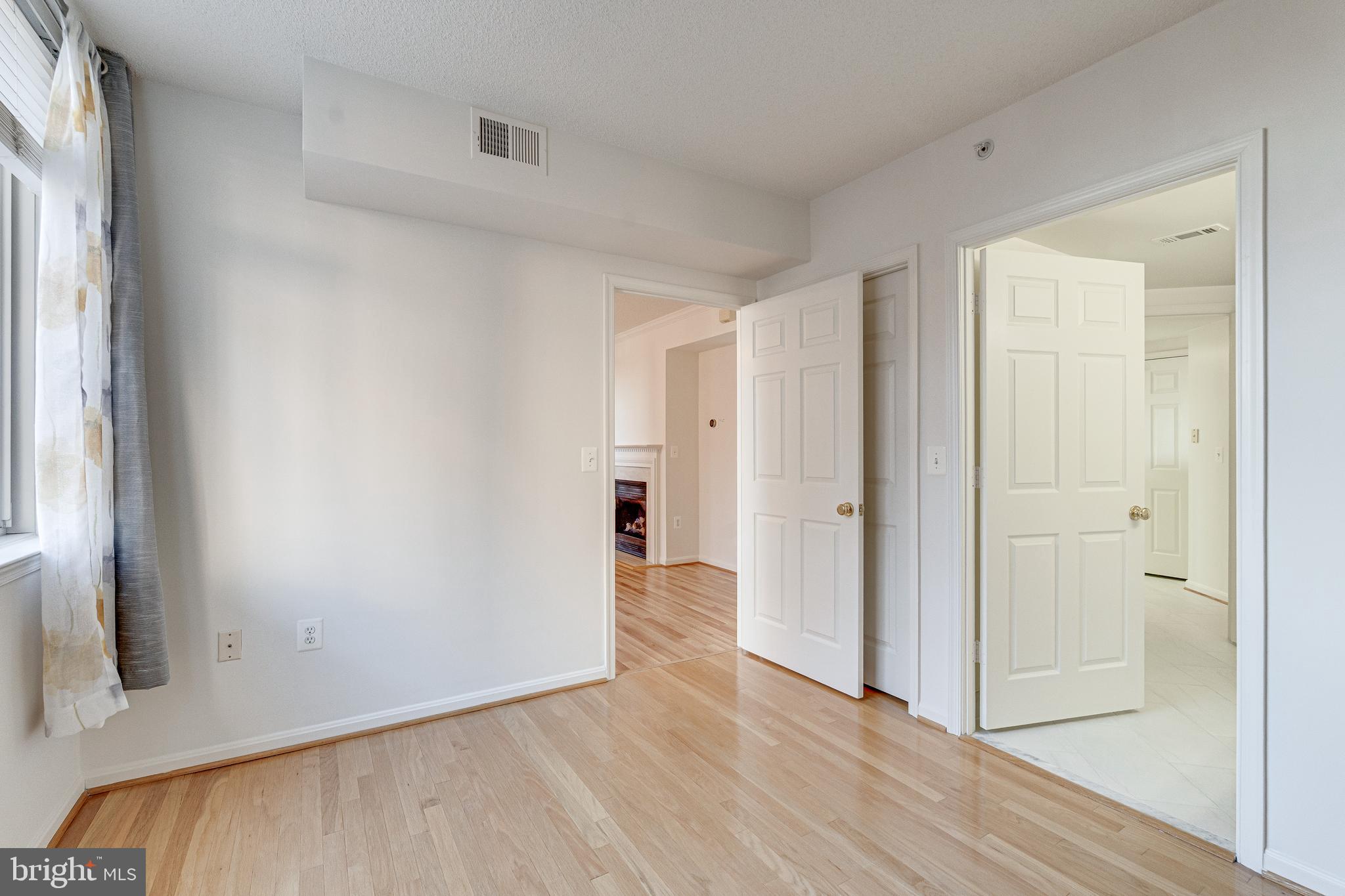 LEXINGTON SQUARE - Residential