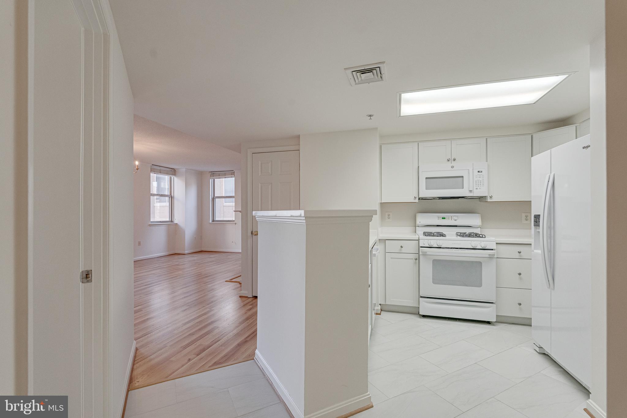 LEXINGTON SQUARE - Residential