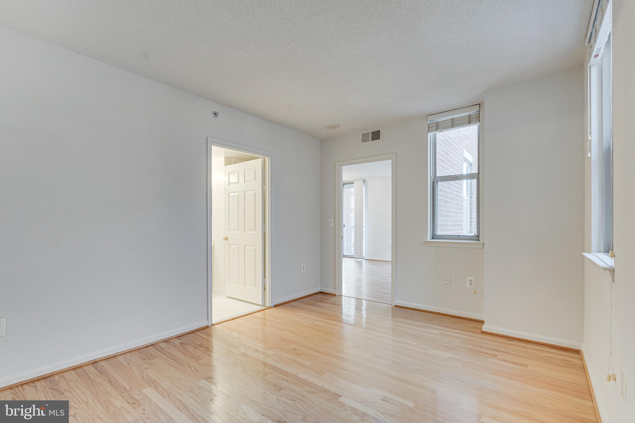 LEXINGTON SQUARE - Residential