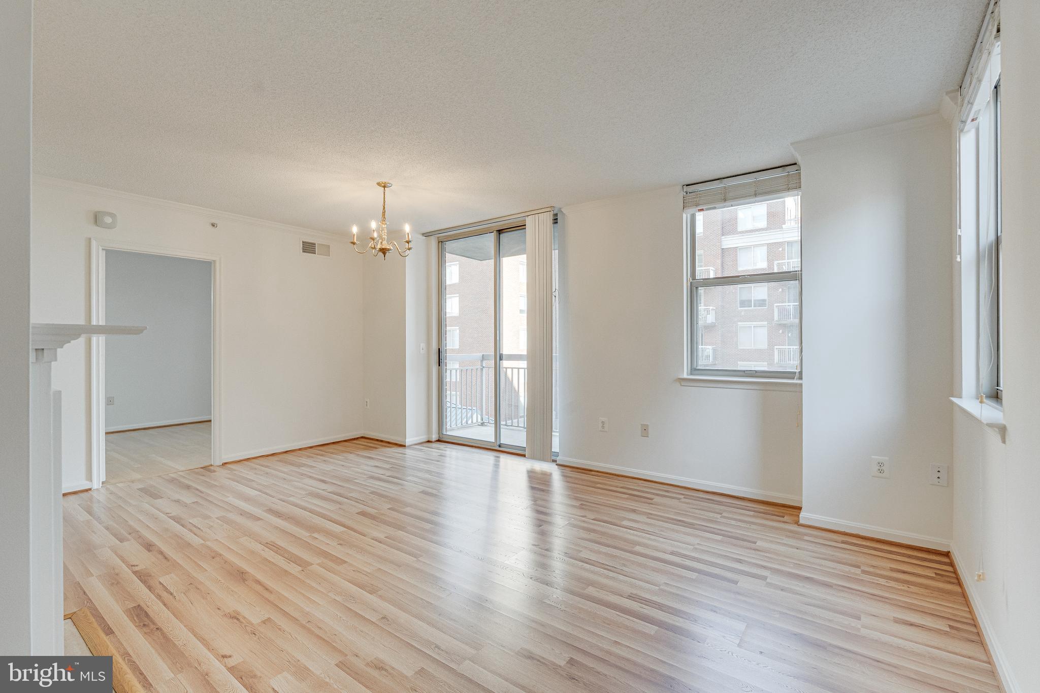 LEXINGTON SQUARE - Residential