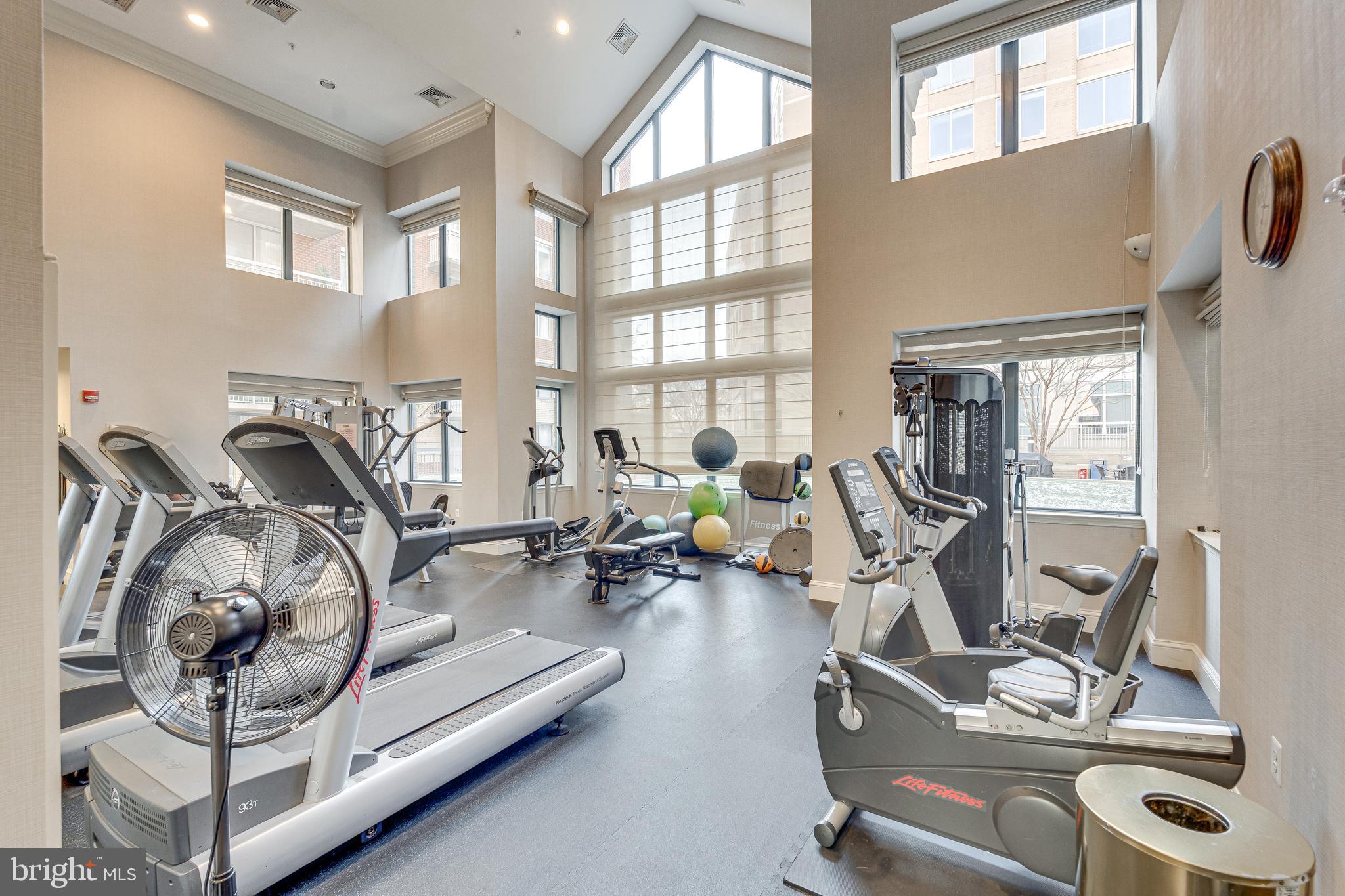 LEXINGTON SQUARE - Residential