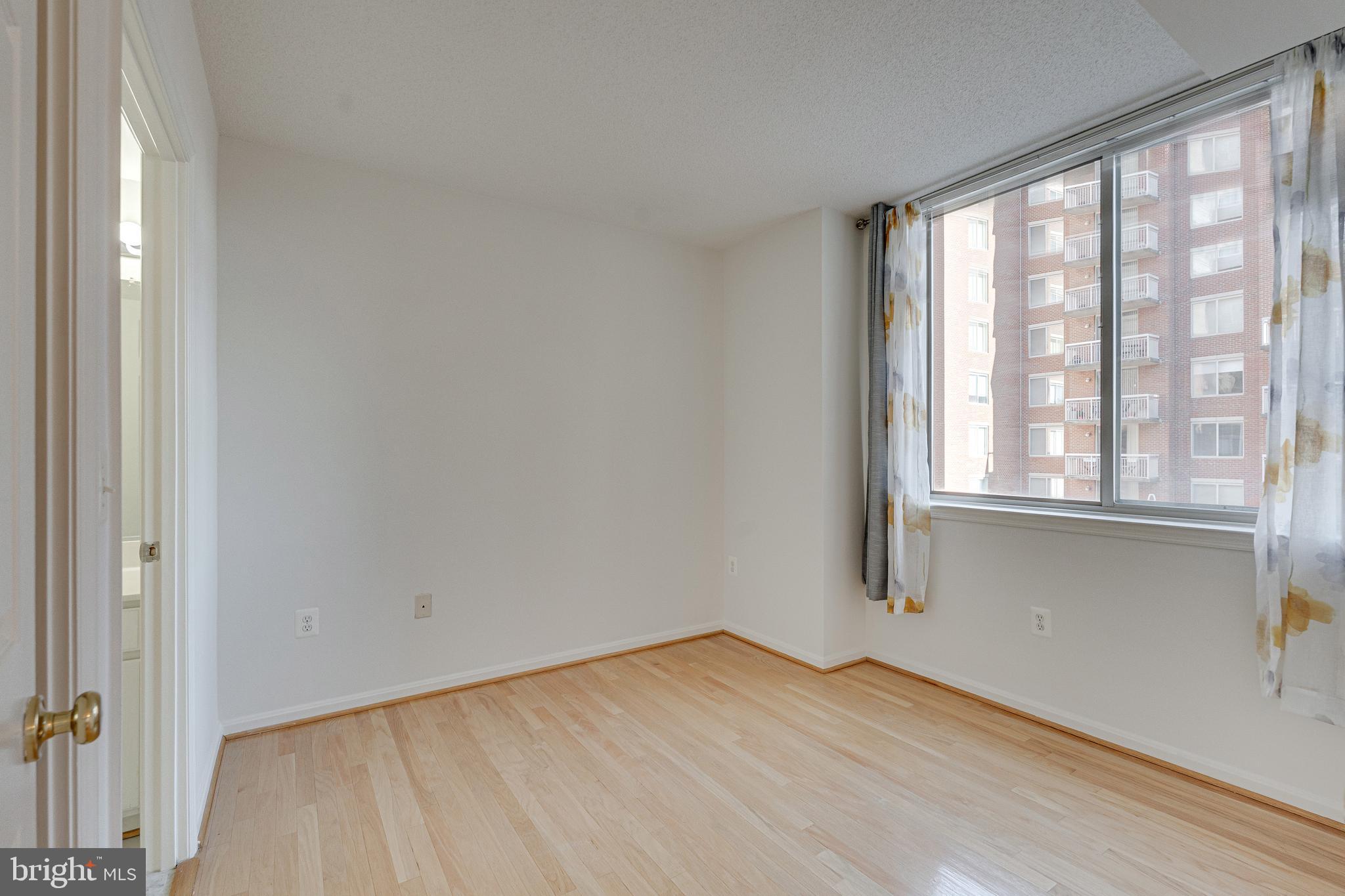 LEXINGTON SQUARE - Residential