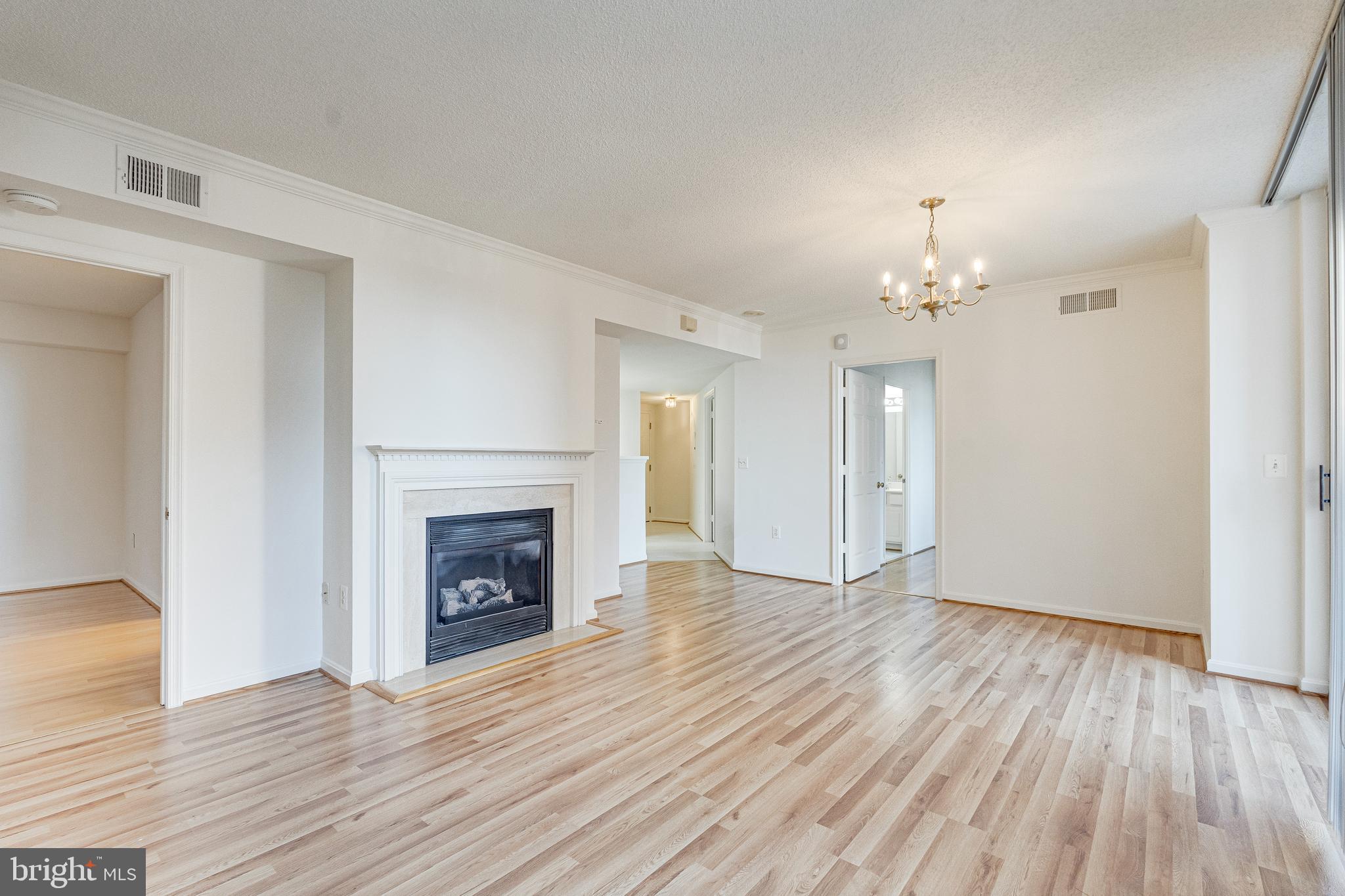 LEXINGTON SQUARE - Residential