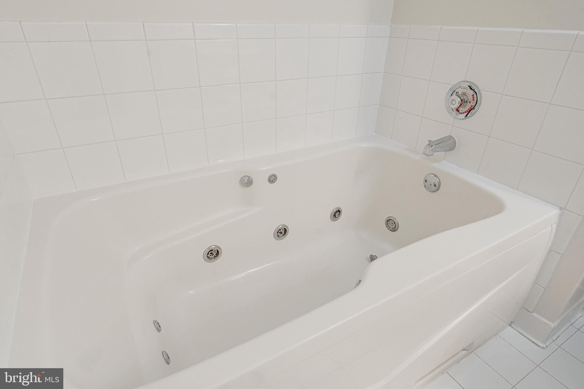 LEXINGTON SQUARE - Residential