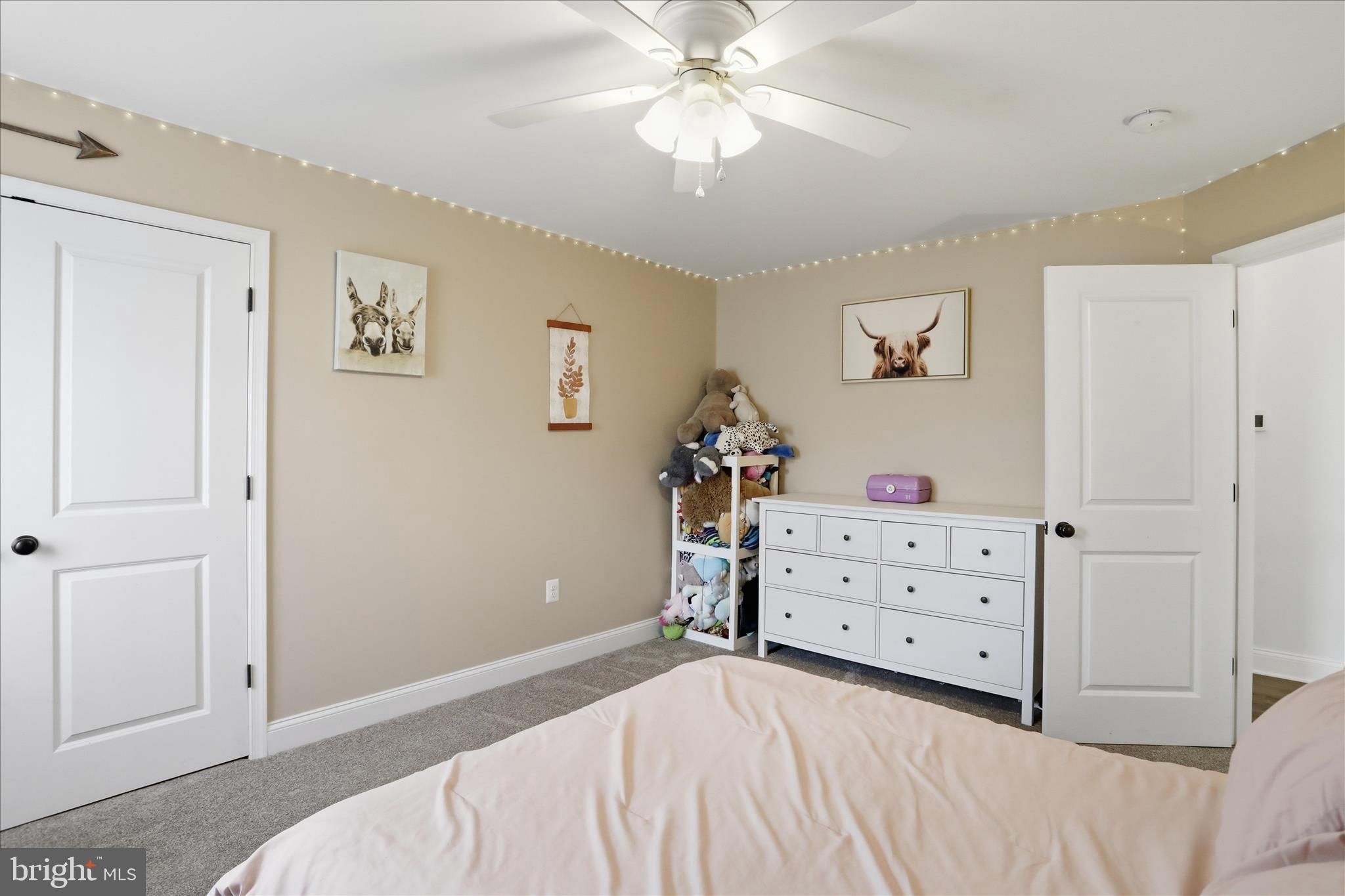 ROLLING HILLS - Residential