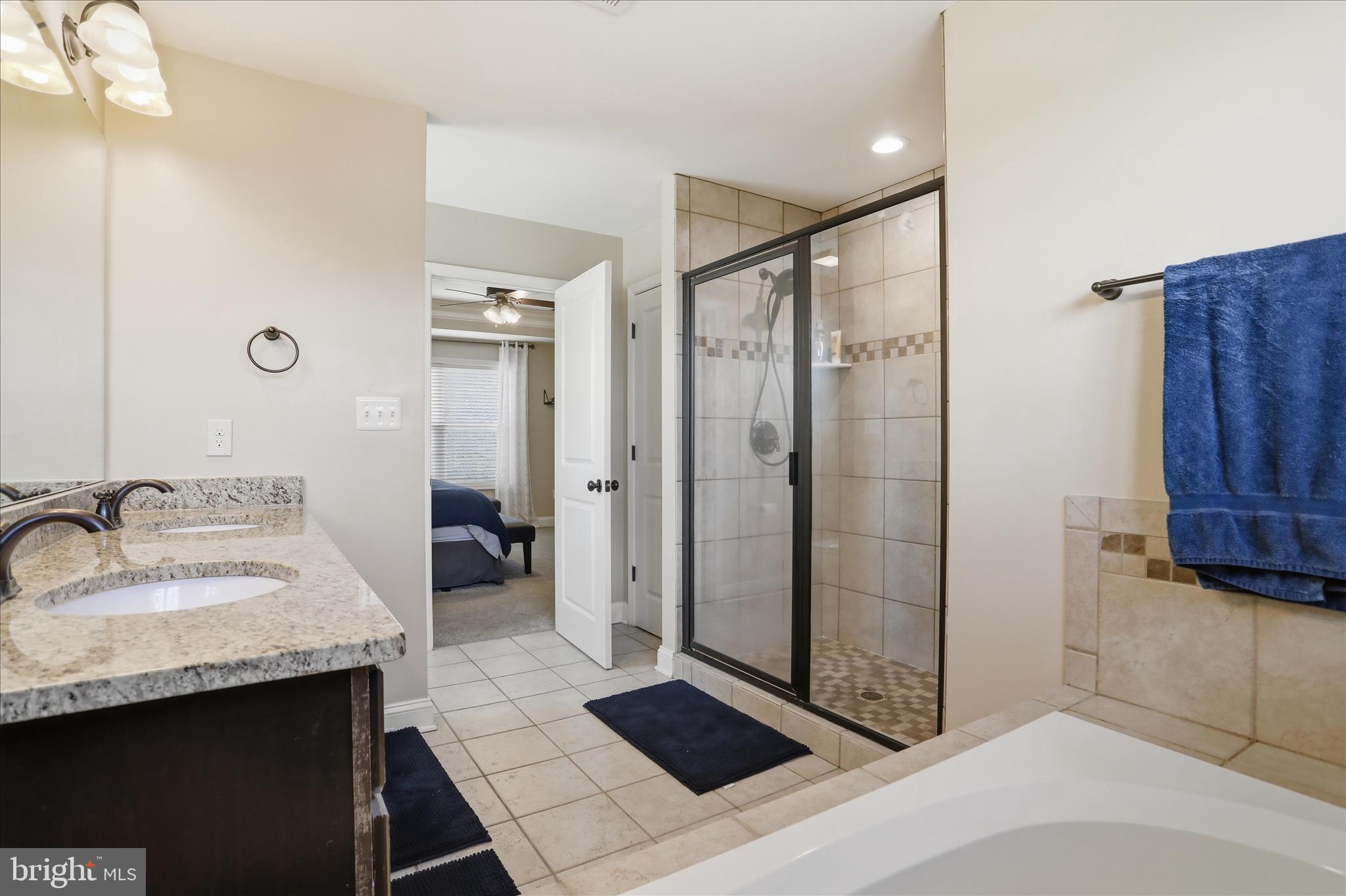 ROLLING HILLS - Residential