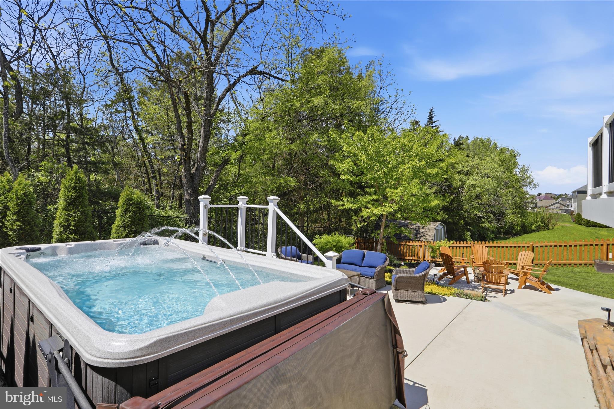 ROLLING HILLS - Residential