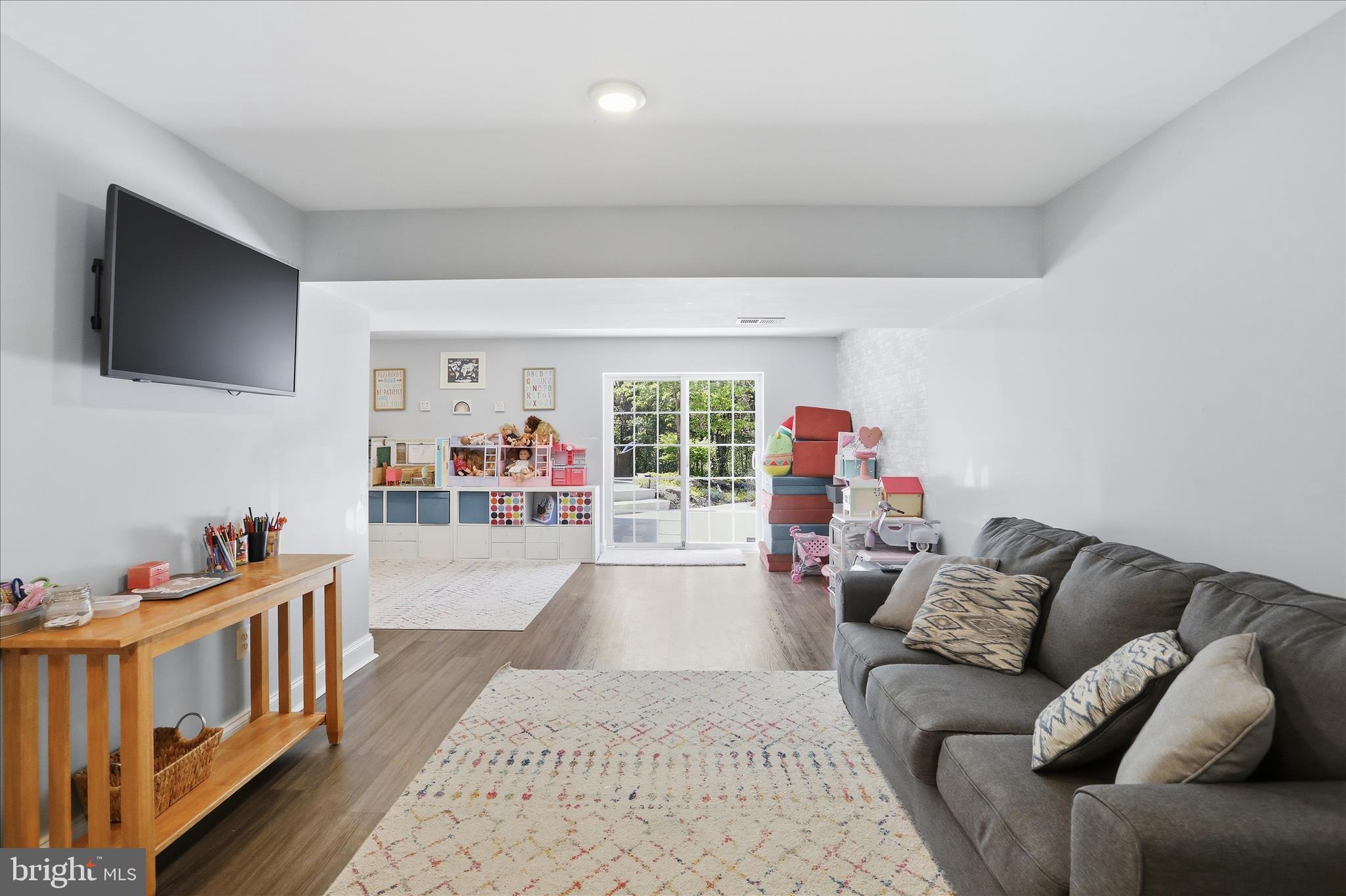 ROLLING HILLS - Residential