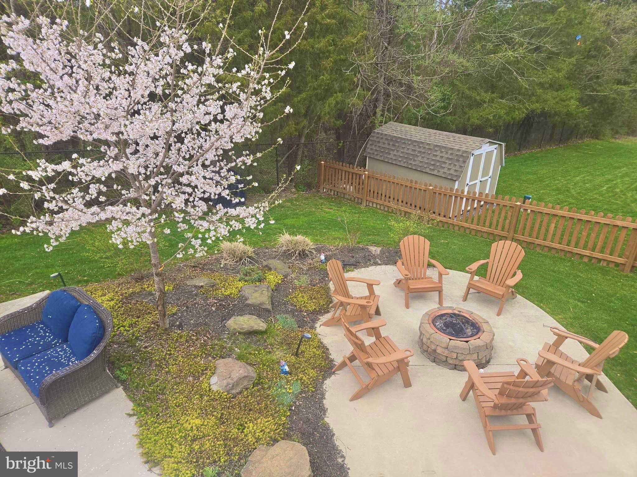 ROLLING HILLS - Residential