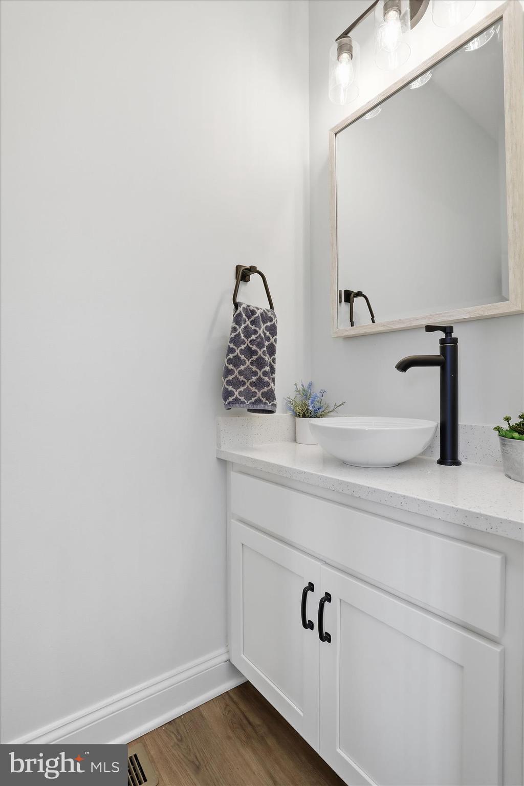 ROLLING HILLS - Residential