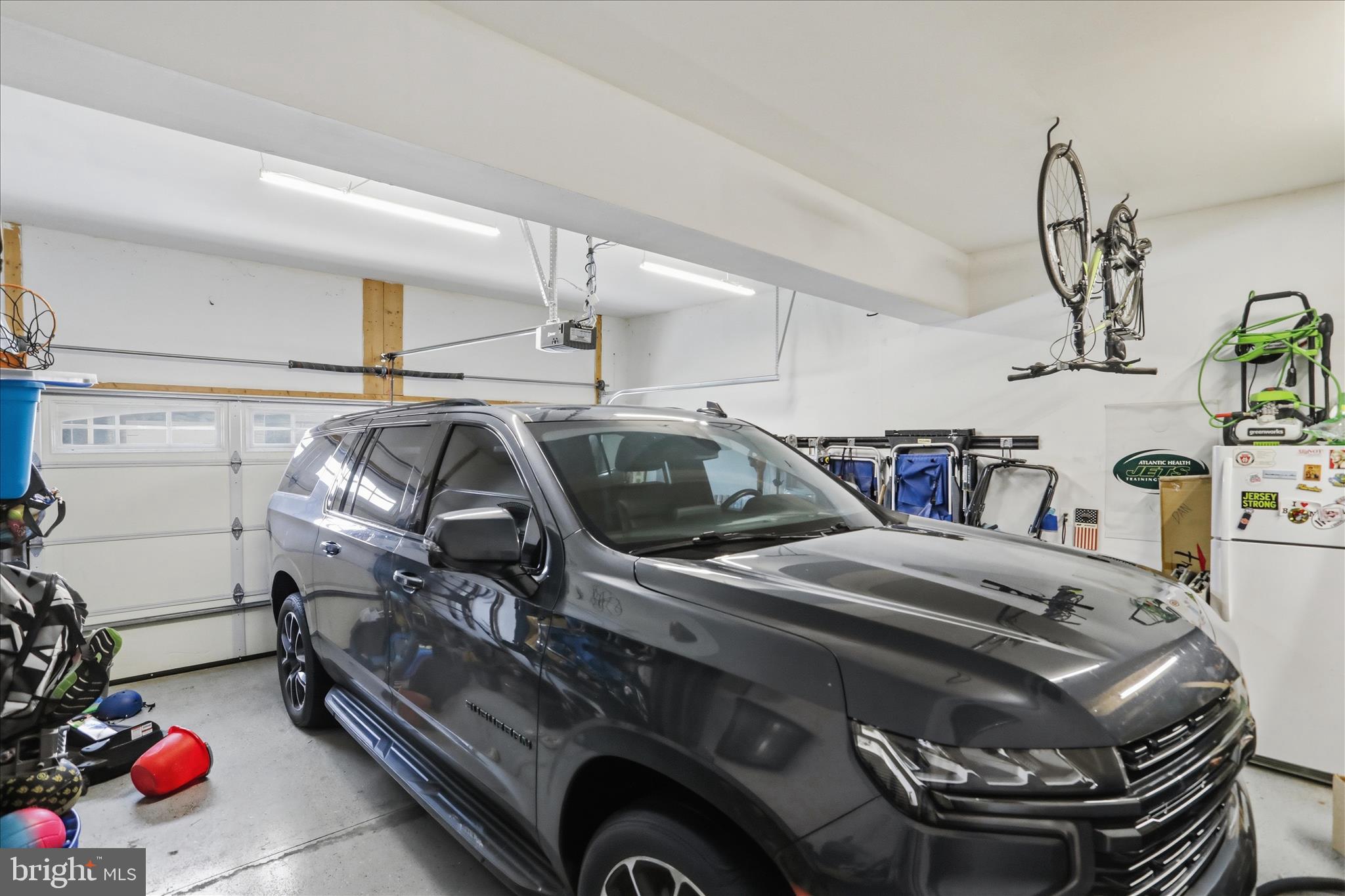 ROLLING HILLS - Residential