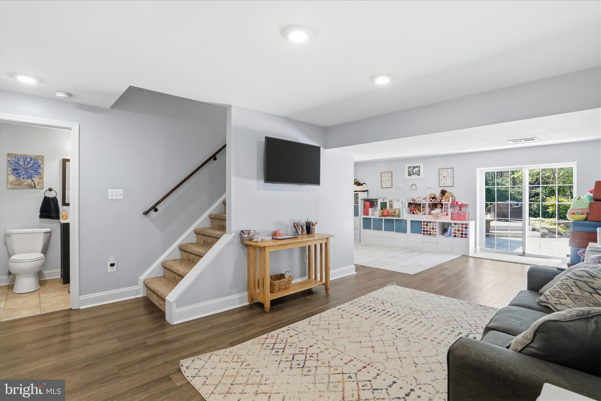 ROLLING HILLS - Residential