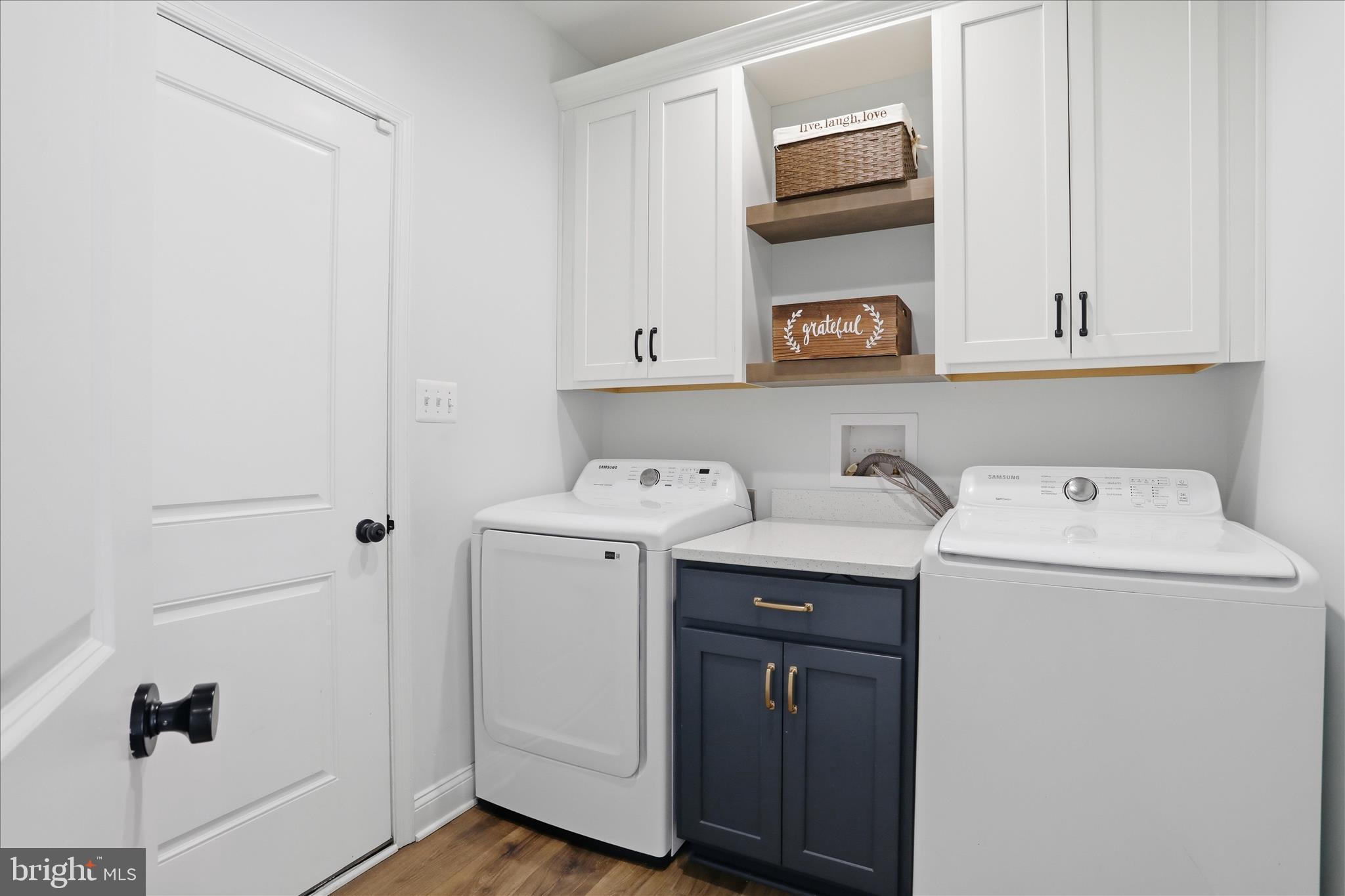 ROLLING HILLS - Residential