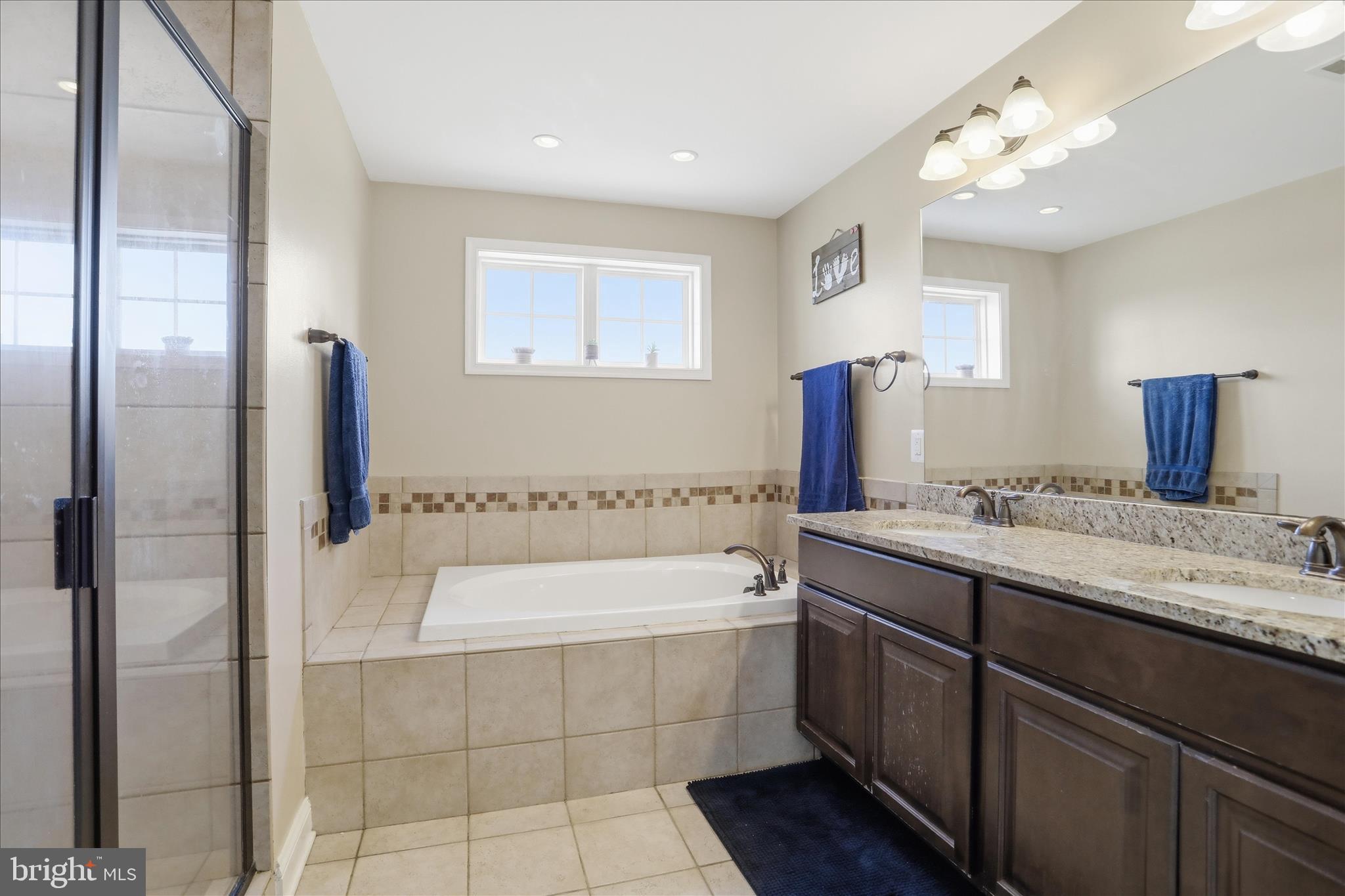 ROLLING HILLS - Residential