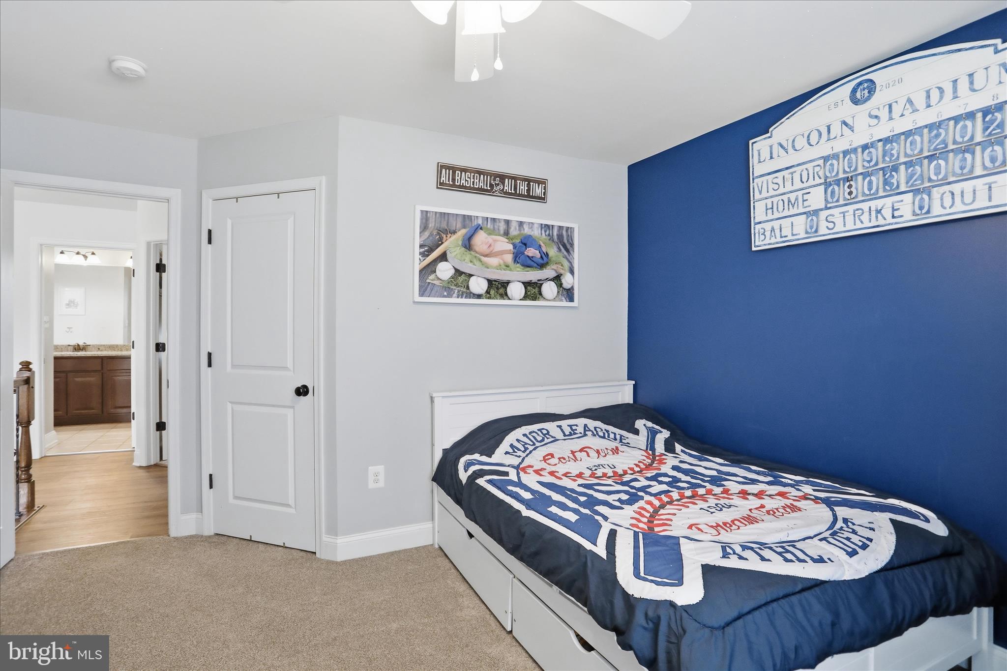 ROLLING HILLS - Residential