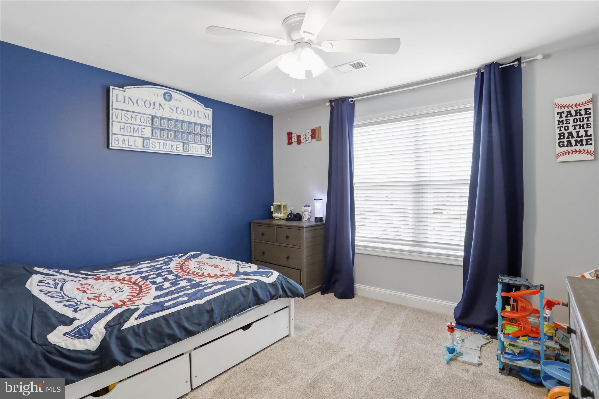 ROLLING HILLS - Residential