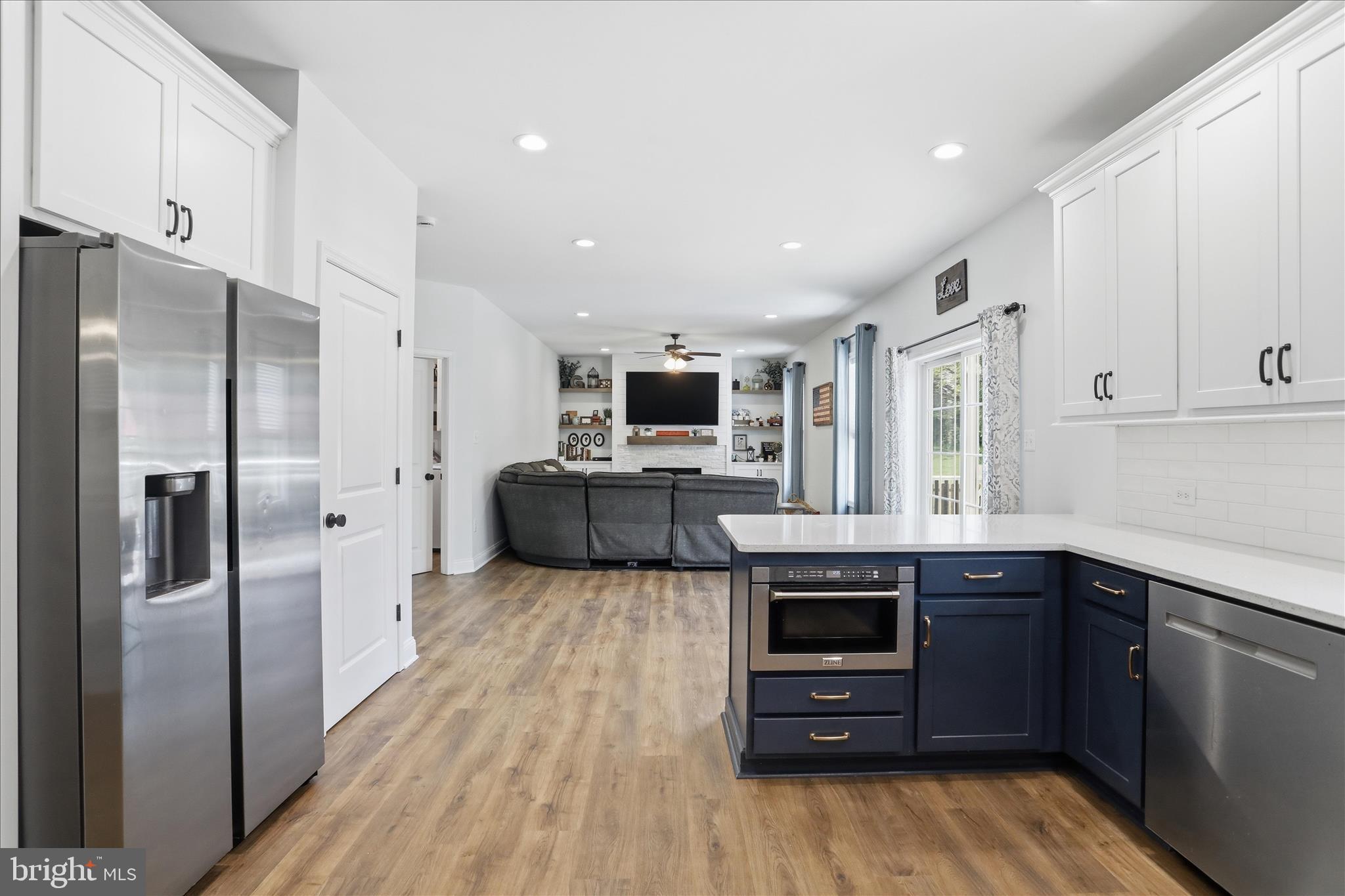 ROLLING HILLS - Residential