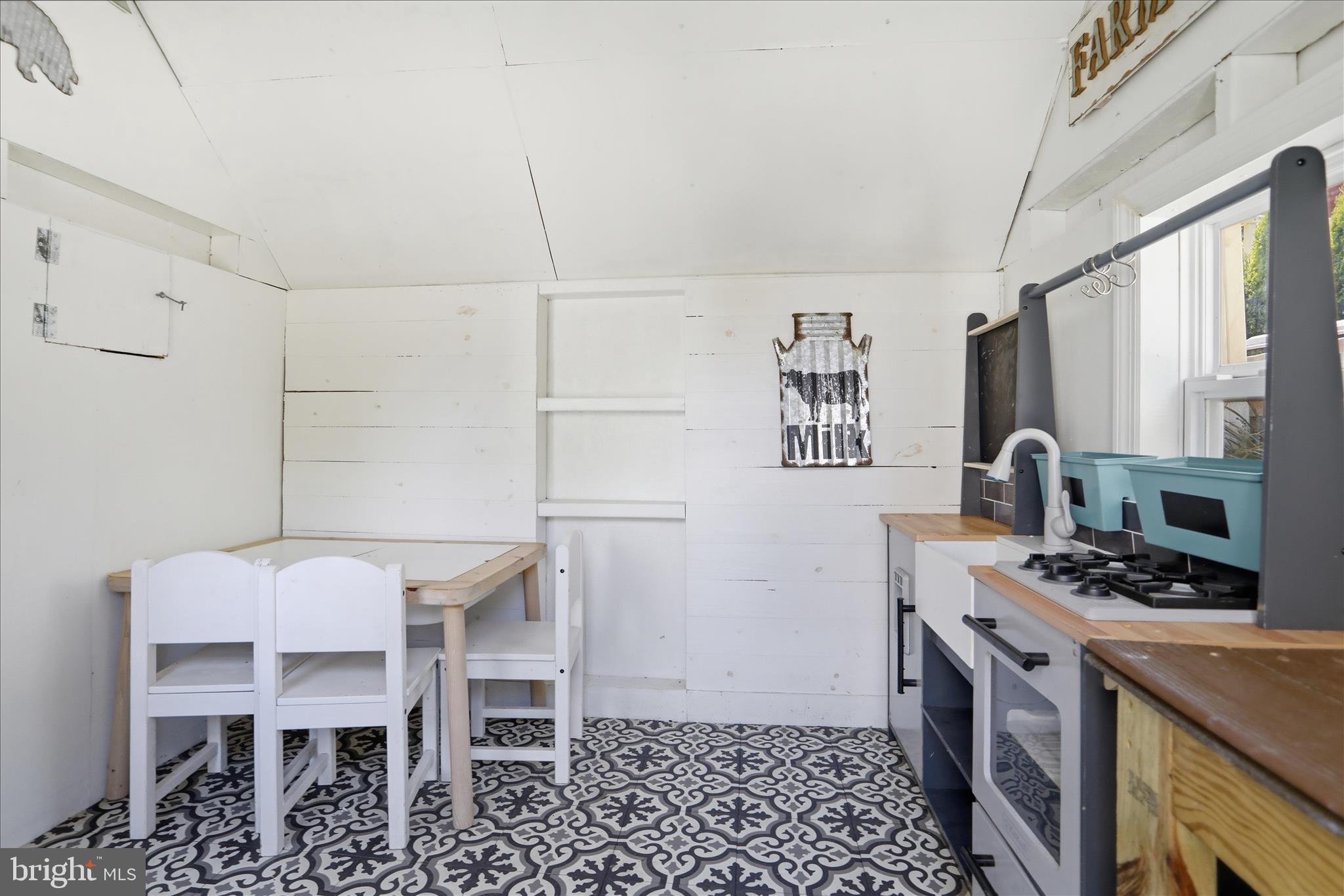 ROLLING HILLS - Residential