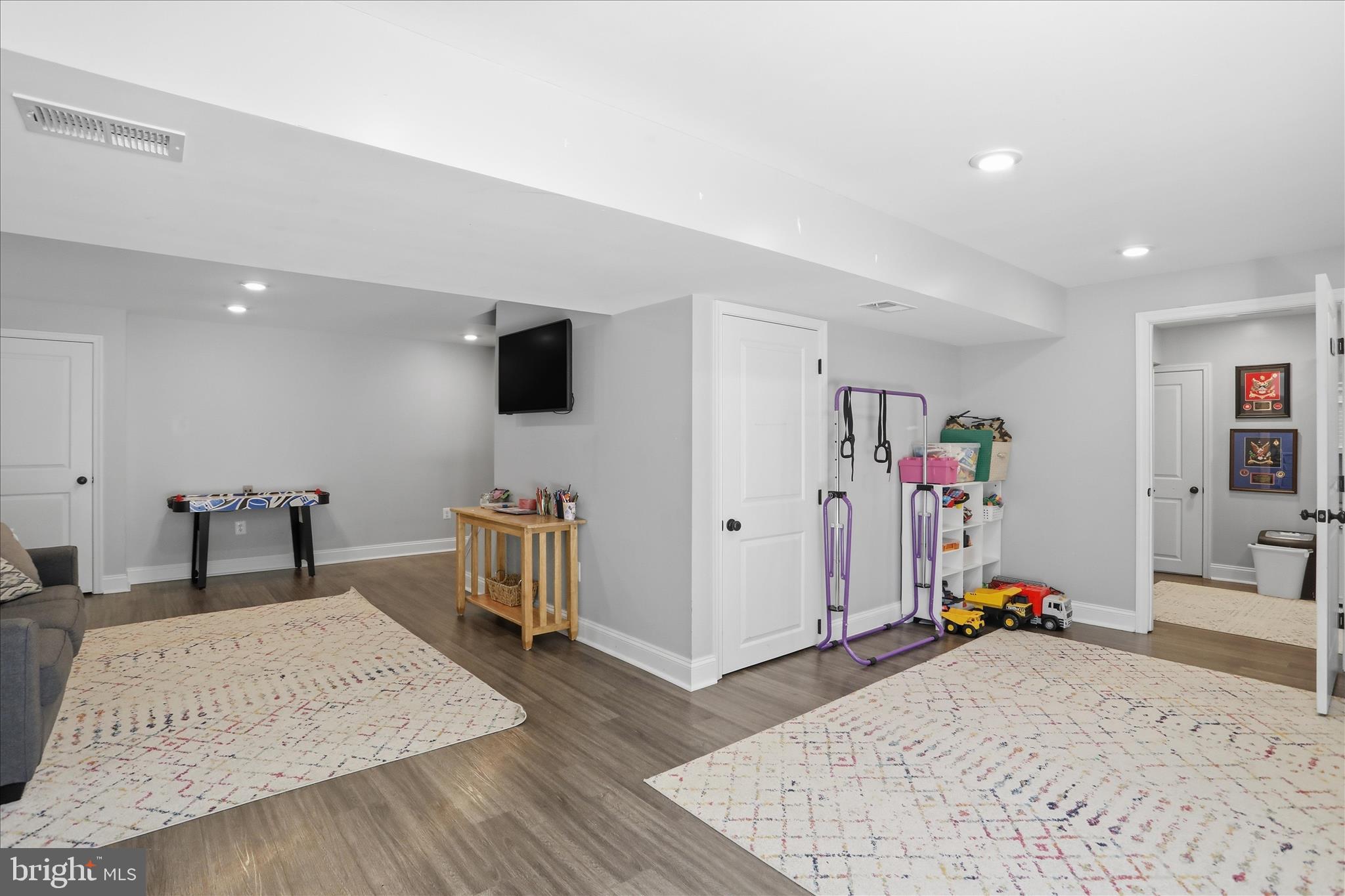 ROLLING HILLS - Residential