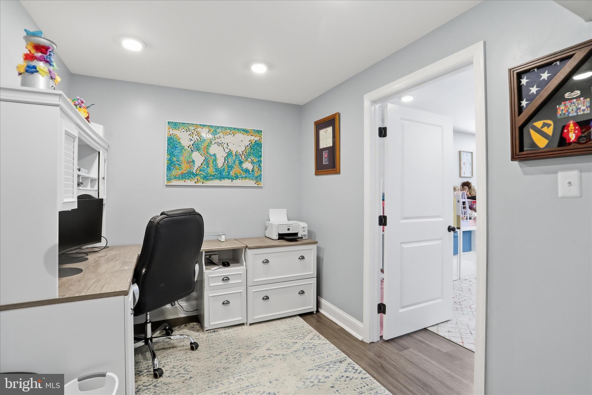 ROLLING HILLS - Residential