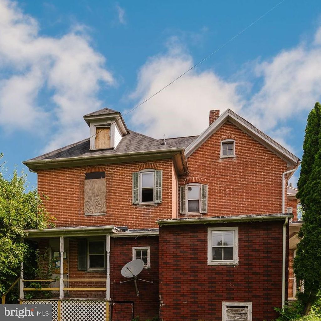 Photo of 271 E Baltimore Street, GREENCASTLE, PA 17225 (MLS # PAFL2030328)