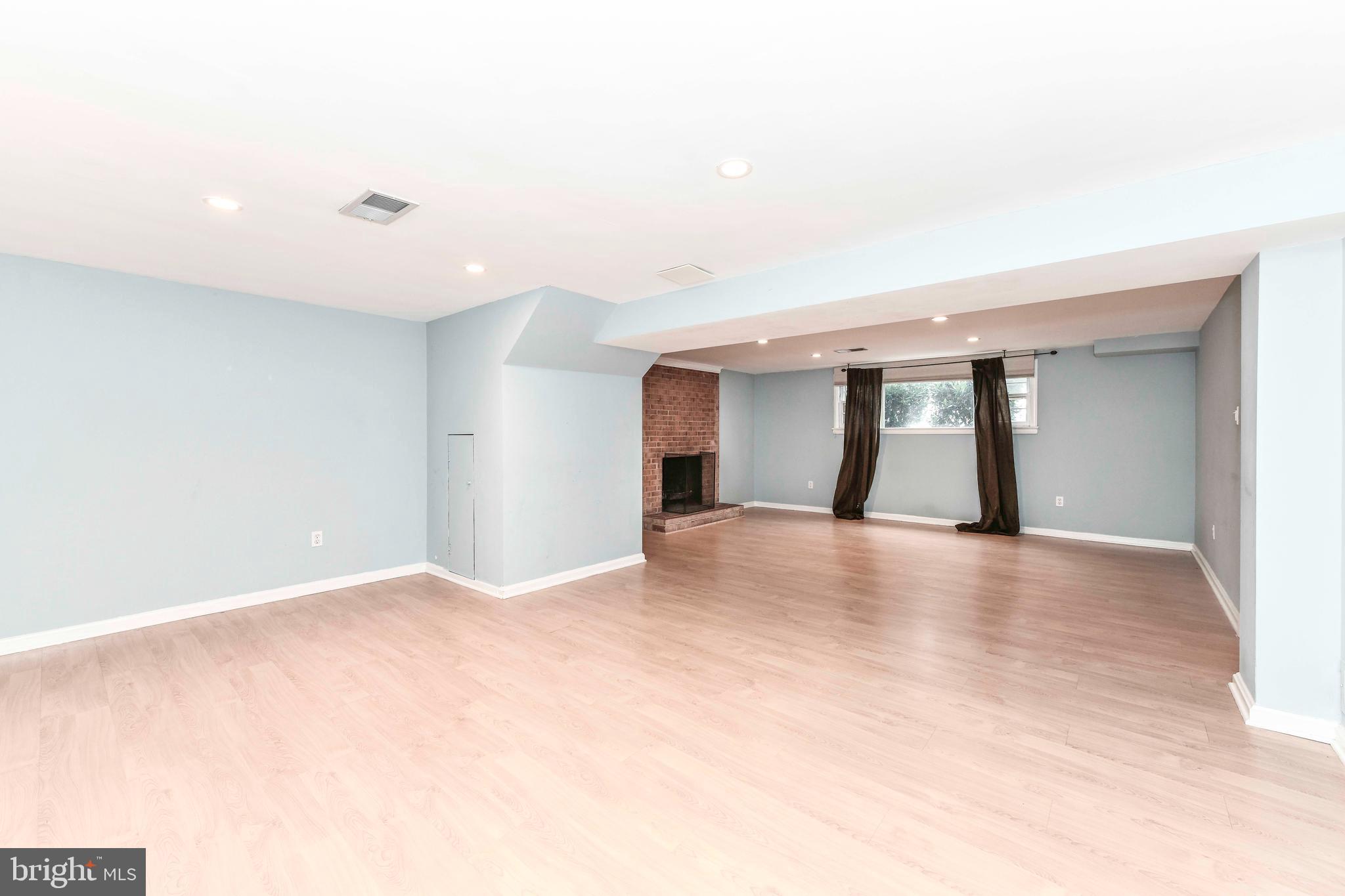 WESTWOOD PARK - Residential Lease