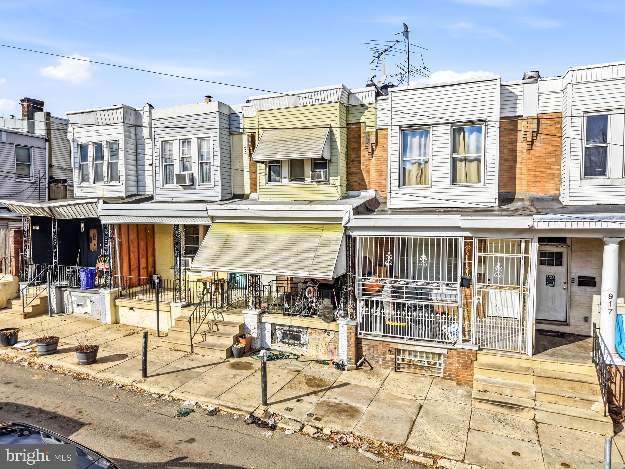 938 E RUSSELL STREET