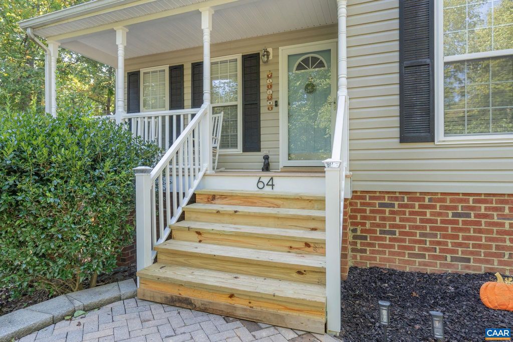 Photo of 64 Woodlawn Dr, PALMYRA, VA 22963 (MLS # 669305)