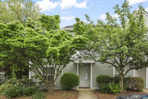 Townhouse For Sale - 1250 Maple View Dr Dr<br/> CHARLOTTESVILLE, VA 22902