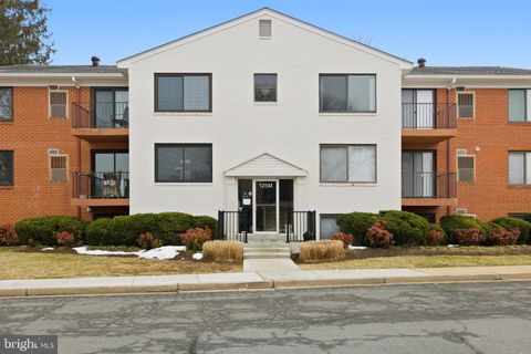 Property photo of 125 Clubhouse Drive M Sw Unit 8, Leesburg, VA 20175