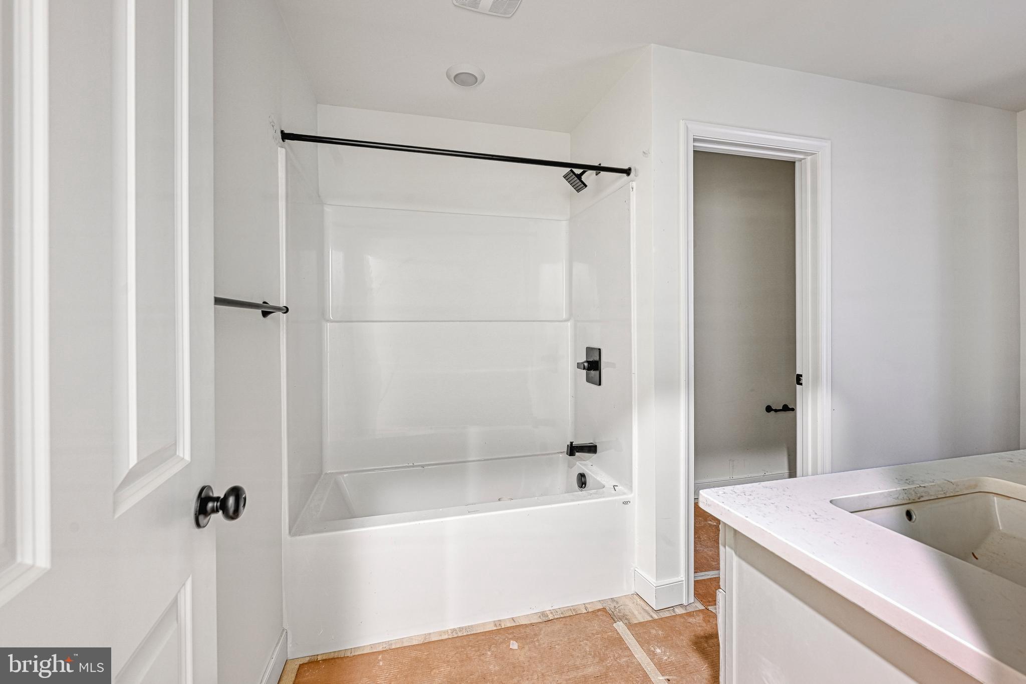 COVENANT COVE - Residential