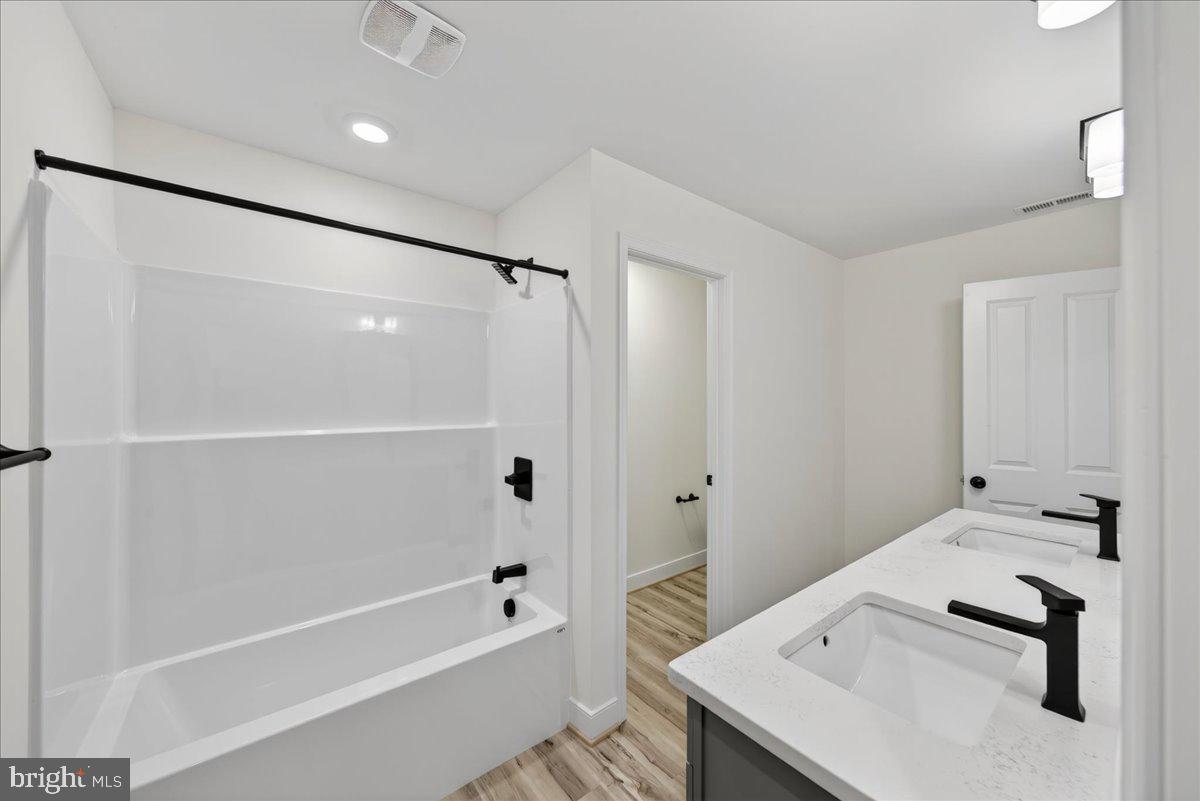 COVENANT COVE - Residential
