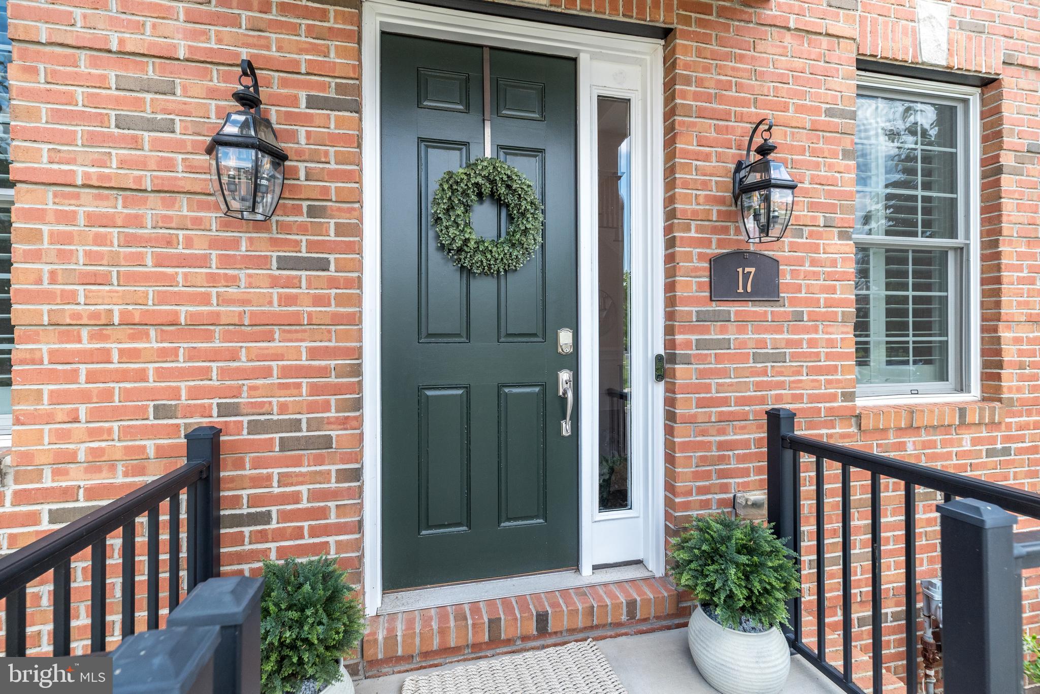 17 CREEKVIEW LANE