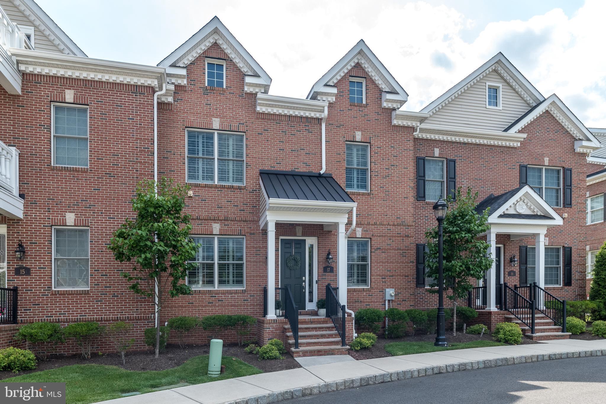 17 CREEKVIEW LANE