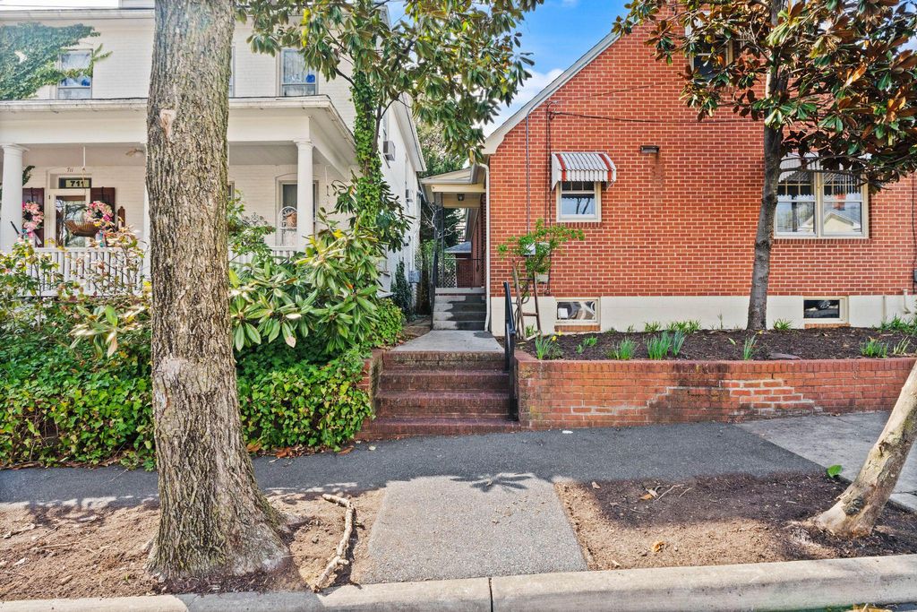 Photo of 31 E Germain Street, WINCHESTER, VA 22601 (MLS # VAWI2010272)