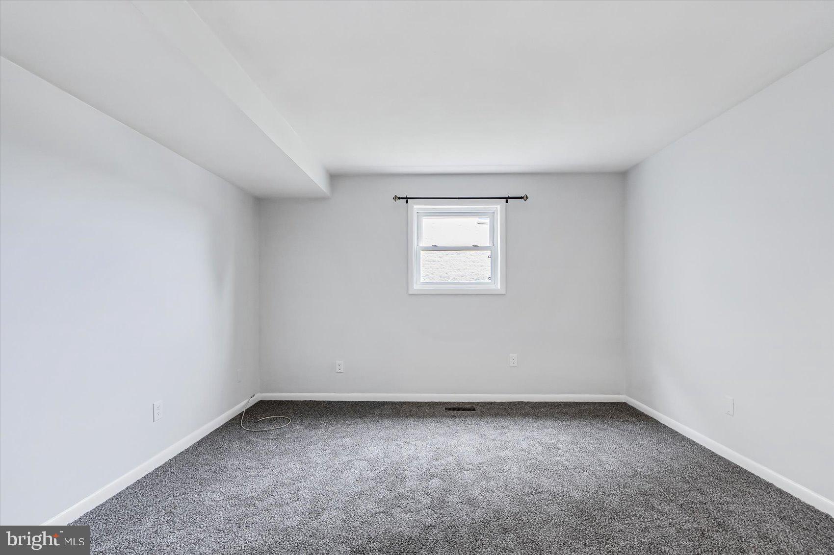 WARREN LODGE - Residential Lease