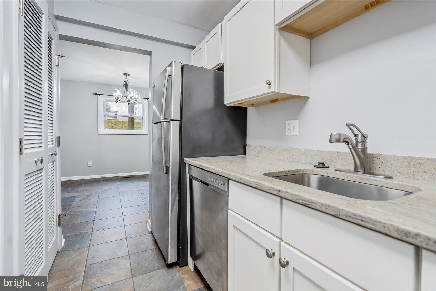 WARREN LODGE - Residential Lease