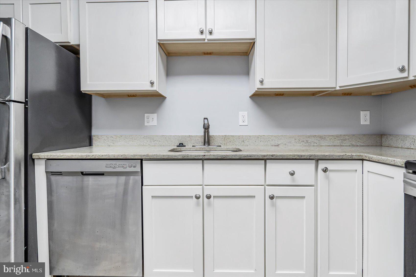 WARREN LODGE - Residential Lease