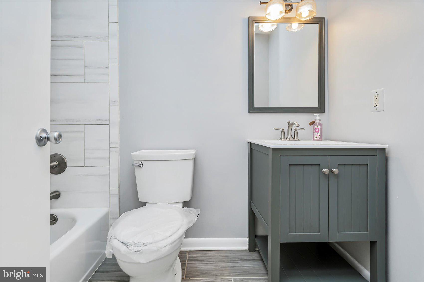 WARREN LODGE - Residential Lease