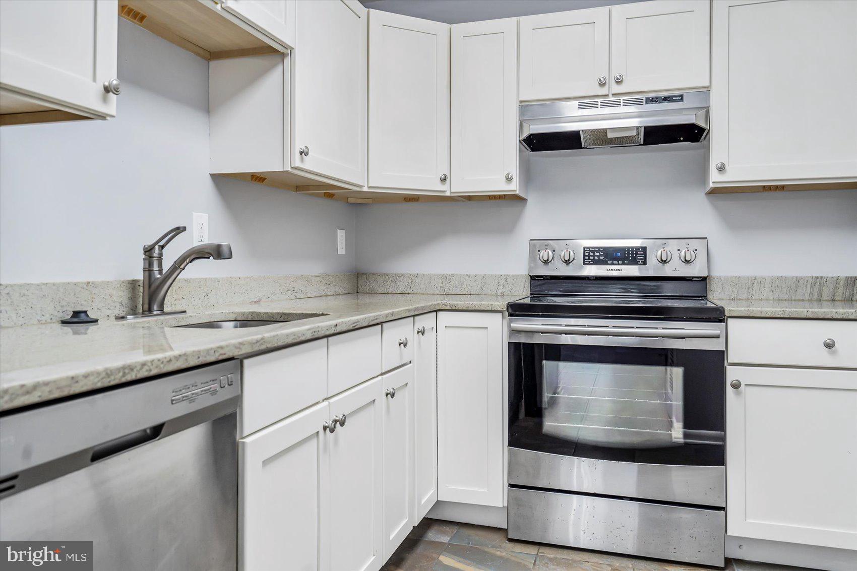 WARREN LODGE - Residential Lease