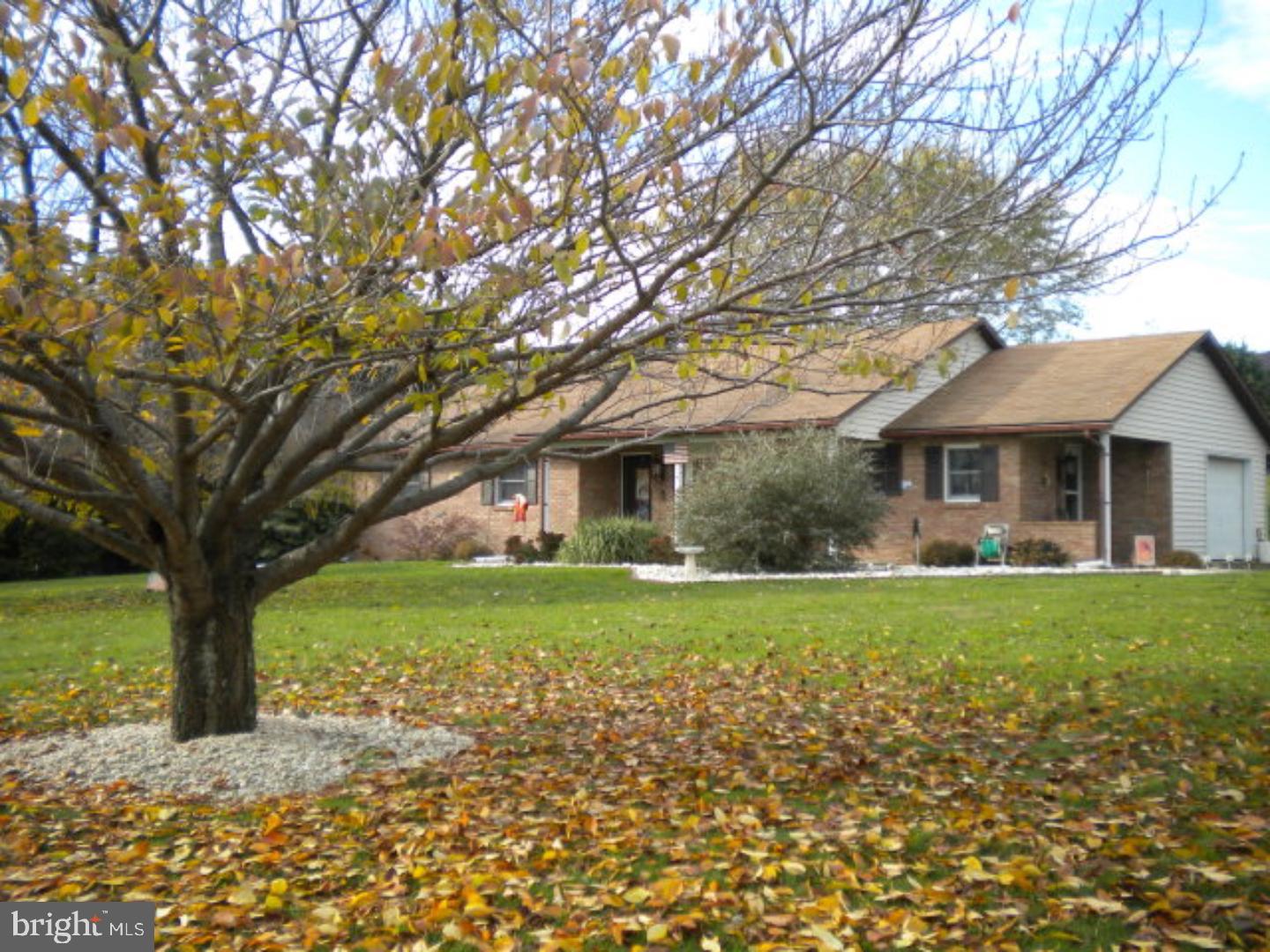 SWEET ARROW LAKE - Residential