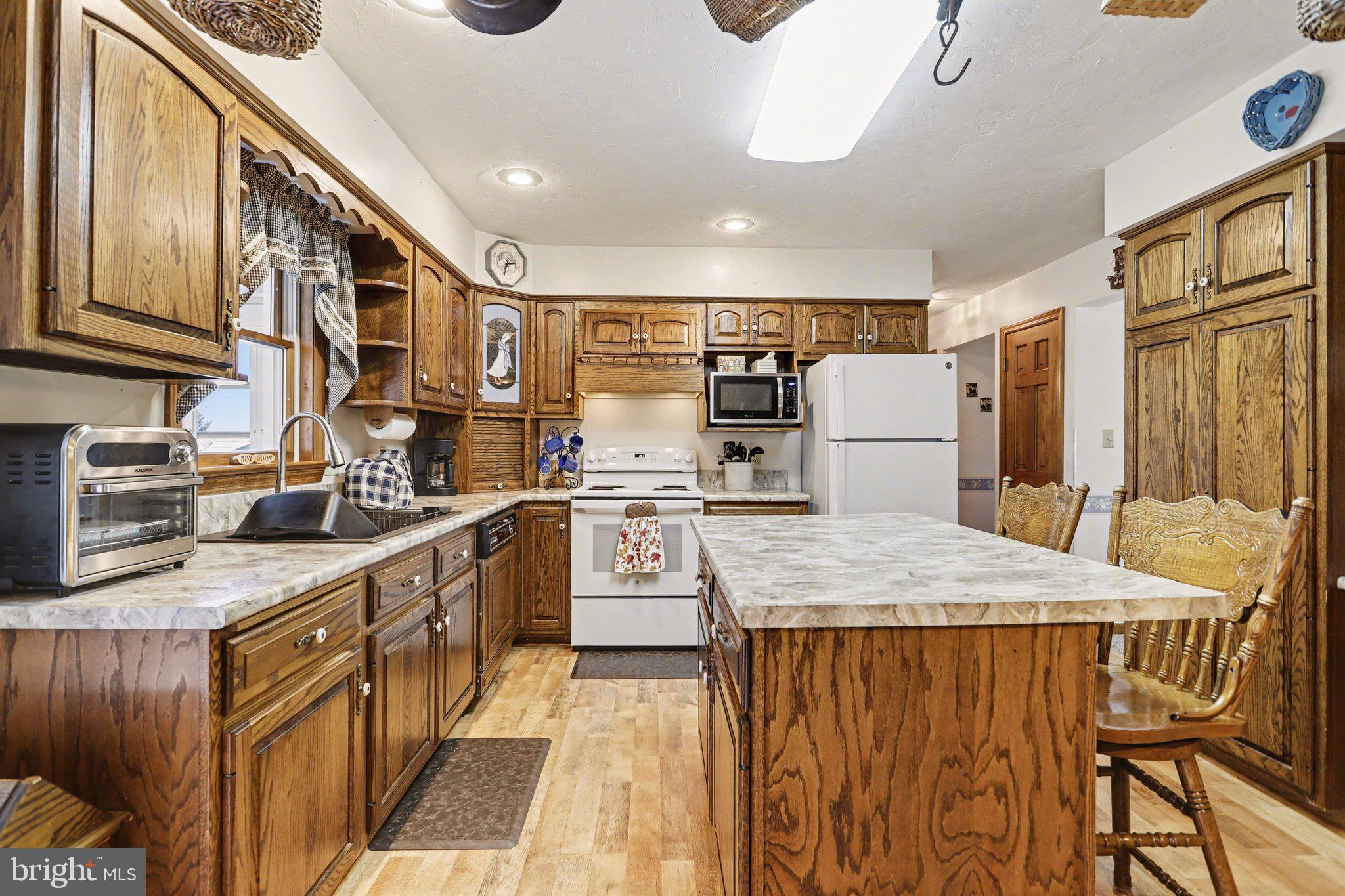 LITTLE KNOLL ESTATES - Residential