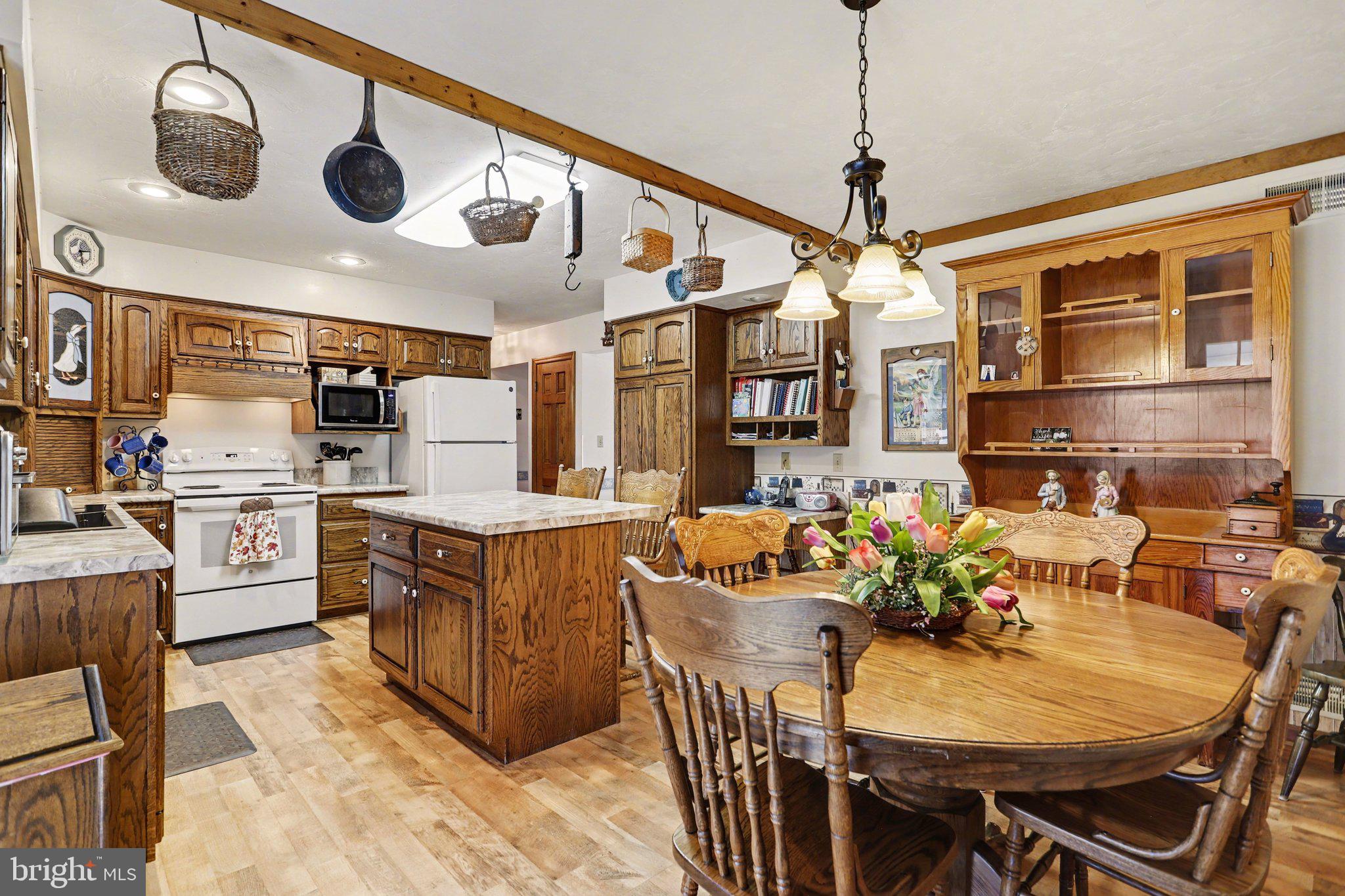 LITTLE KNOLL ESTATES - Residential