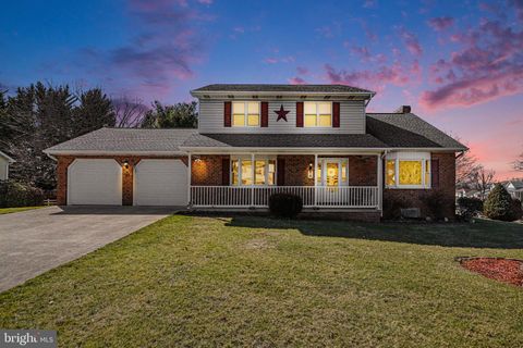 Photo of 11 Narrow Road, HANOVER, PA 17331 (MLS # PAYK2099132)