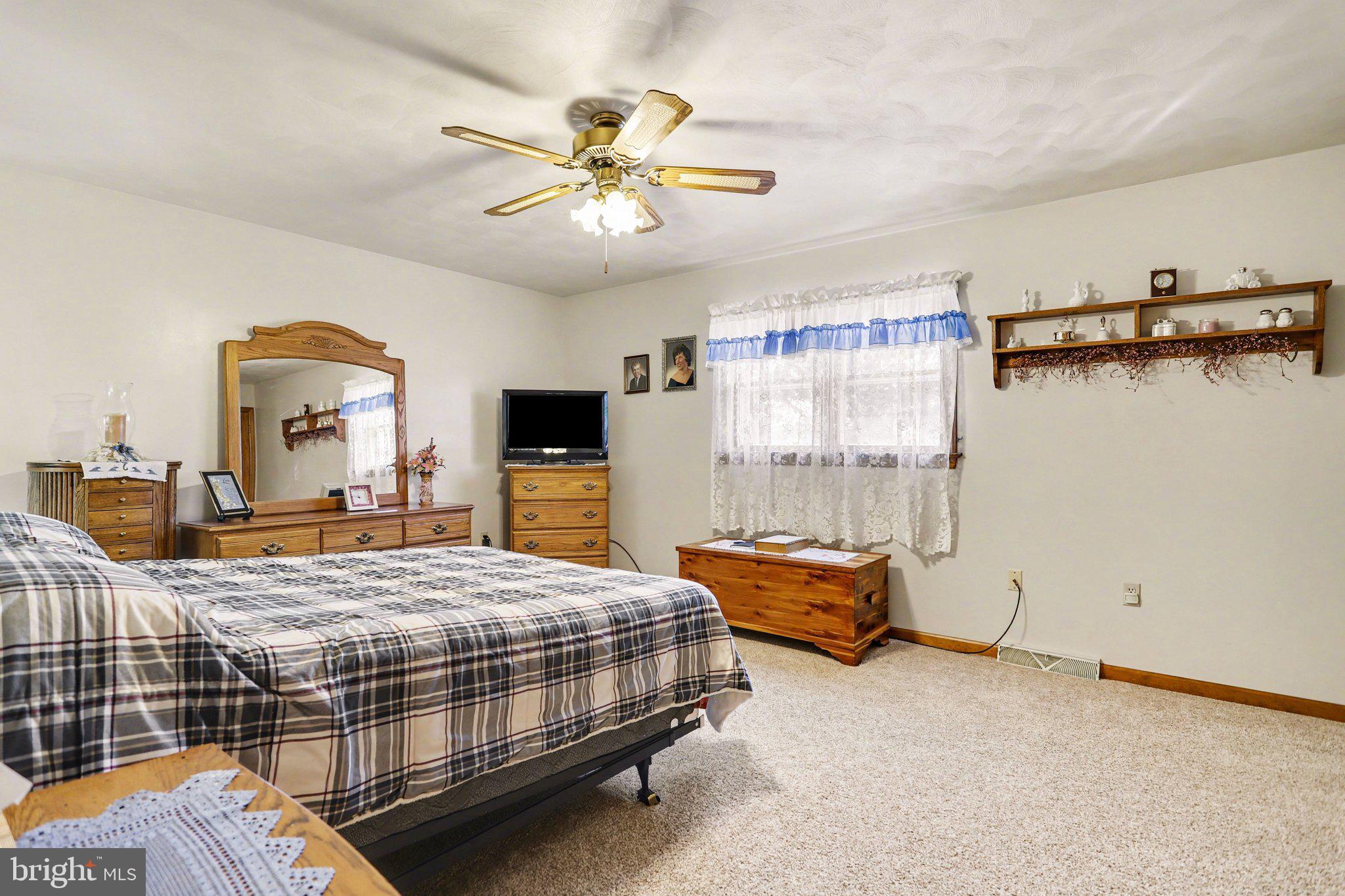 LITTLE KNOLL ESTATES - Residential