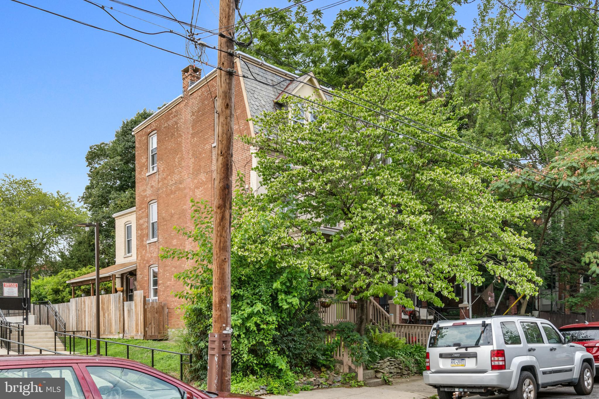 CHESTNUT HILL - Residential